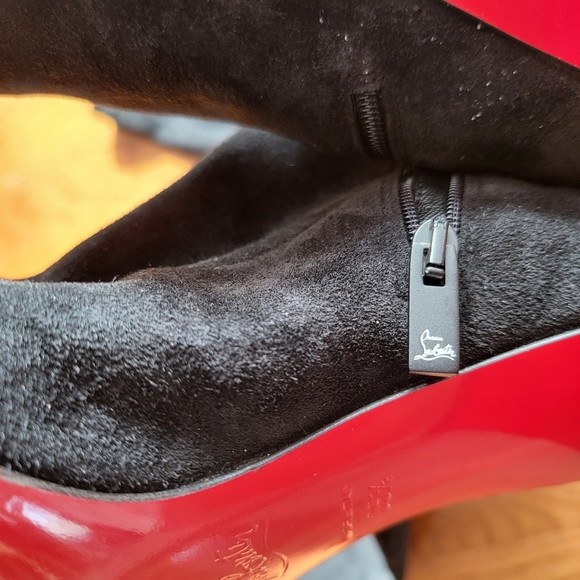 Elegant Black Suede Over-the-Knee Boots - Picture 7 of 12